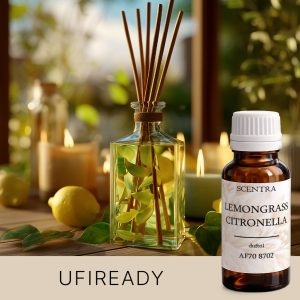 Duftdiffusor mit Zitrone und anderen Accessoires vor neutralem Hintergrund.