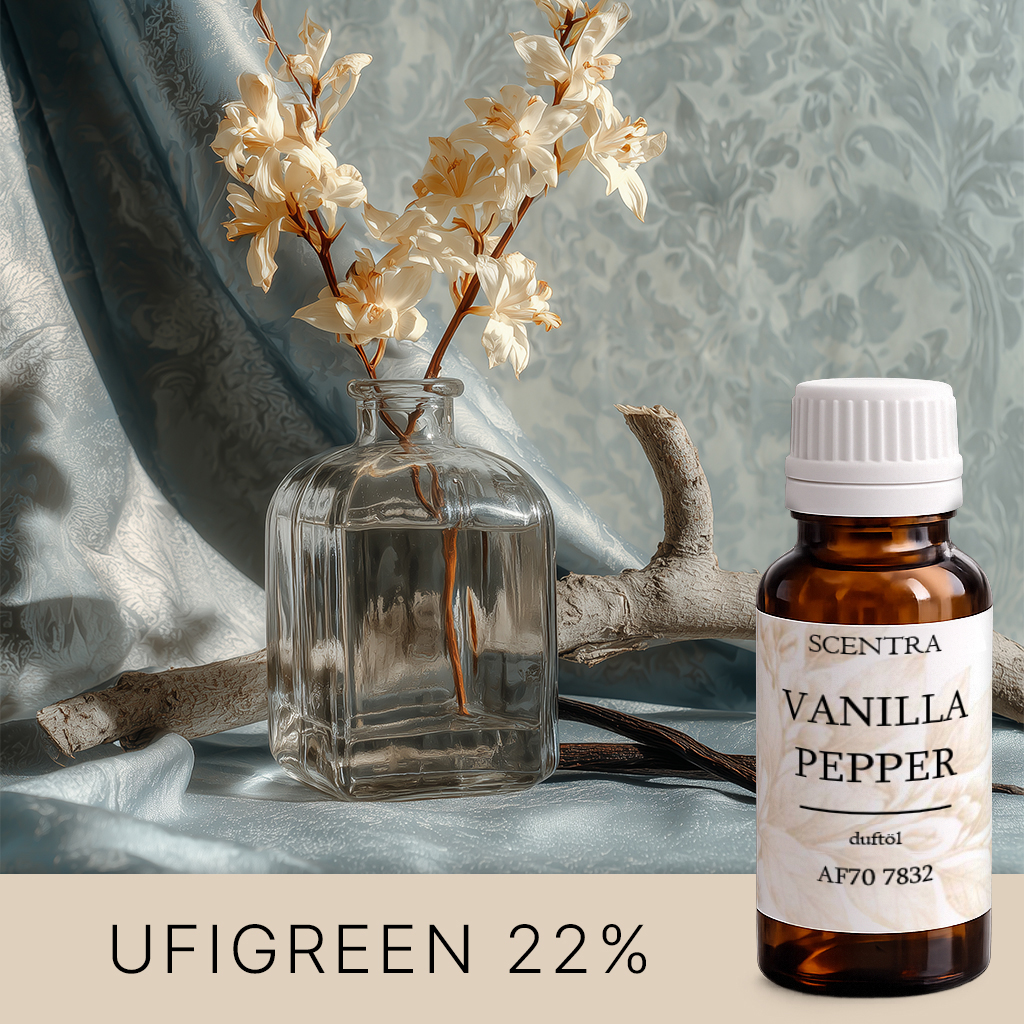 Vanille, Blüte und ein Parfümflakon vor satiniertem Hintergrund.