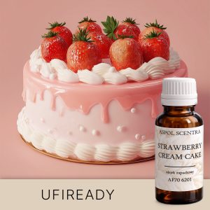 Erdbeertorte mit Schlagsahne und frischen Erdbeeren obenauf.